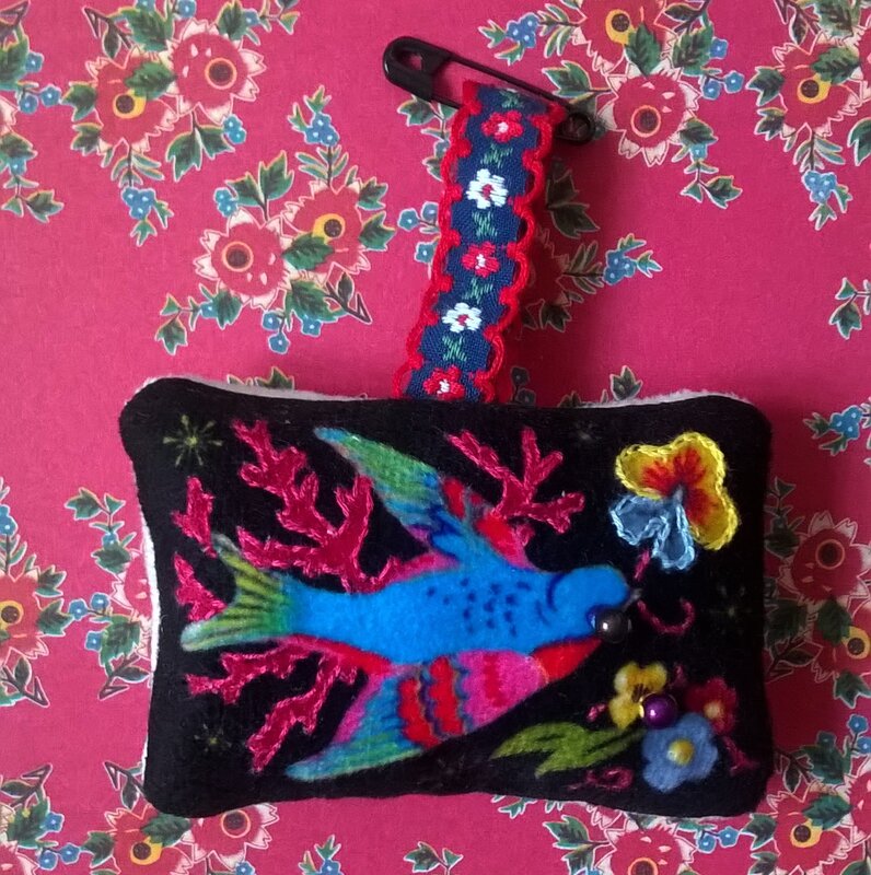 broche-oiseau-broderie-et-perles