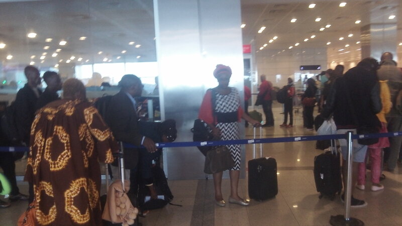 Dans le même avion que moi, il y avait la grande journaliste Barbara Etoa, celle-là même qui m'a donné le goût du journalisme!!!