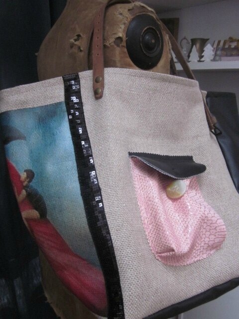 Sac FELICIE n°27 en lin brut avec transfert l'enfant et l'oiseau rose, et simili cuir noir