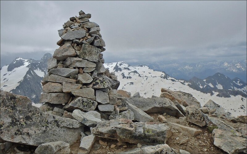 J2 59 Pyrenees Glere Turon cairn sommet 270614