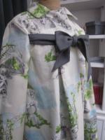 Manteau AGLAE en toile de coton imprimé jardins à la française - noeud de lin gris (6)