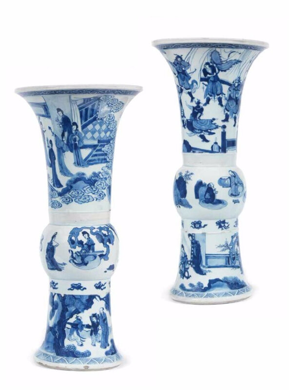 A pair of blue and white beaker vases, gu, Kangxi period (1662-1722)