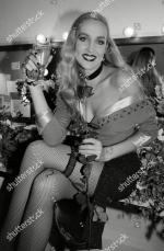 Jerry_Hall-1990-02-01-london-lyric_theatre-Bus_Stop-backstage-1-1