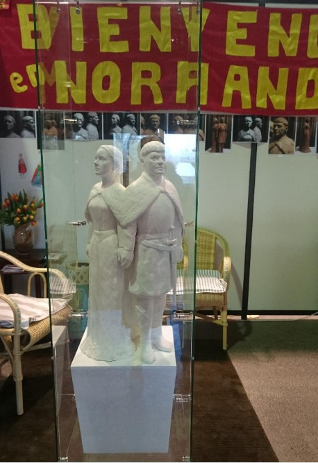 statue2