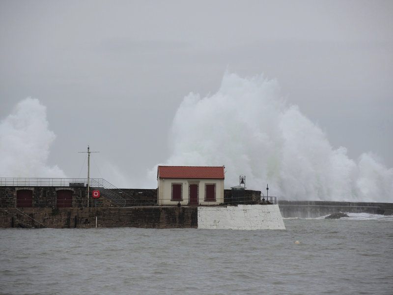 Socoa, la digue avant, vague, novembre 2022