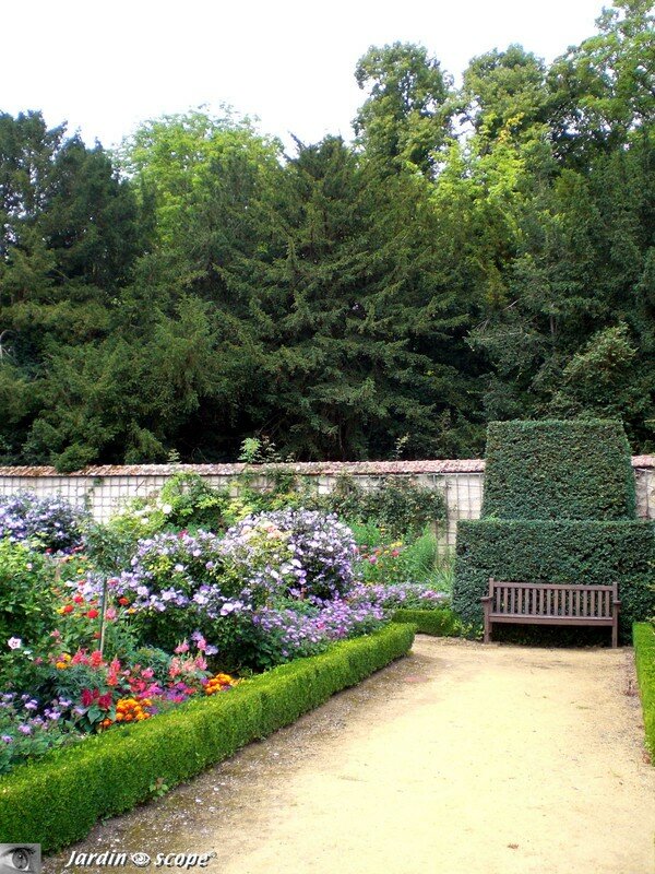 Jardin du Château de Bouge (36)