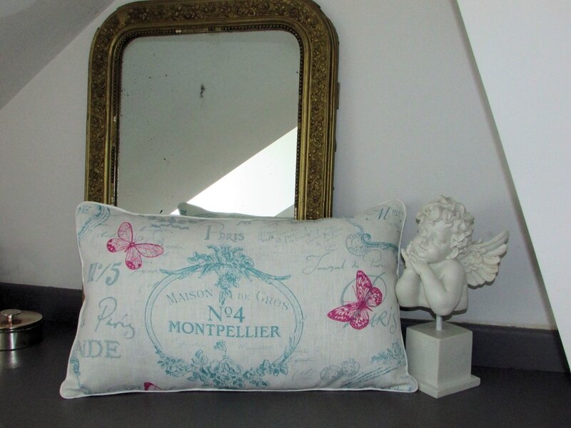 coussin-lin-blanc-motif-papillon