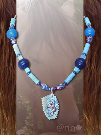 Collier_fillette_bleu__cheval_n__17