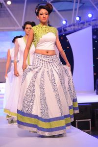 heroines-ramp-walk-at-south-spin-fashion-awrds-145