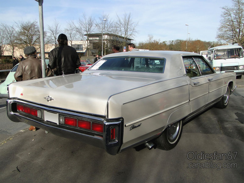 Lincoln Continental 4door sedan-1972-02