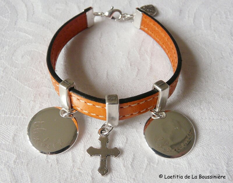 Bracelet sur cuir 2 médailles en argent massif et Croix métal