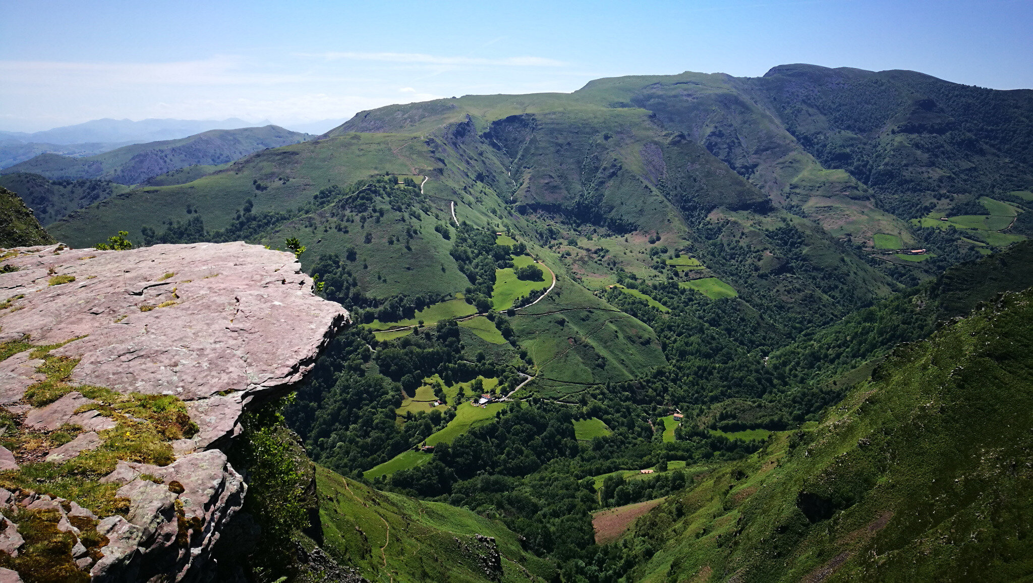 Zelaiburu, falaise, vallée de Bastan et Iparla (64)
