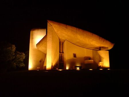 800px-Chapelle_Notre-Dame-du-Haut