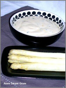 recettes entrees Asperges blanches et sauce mayonnaise en mousse
