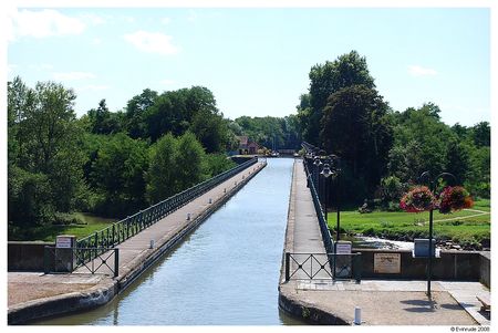 Evin_pont_canal_Digoin_01