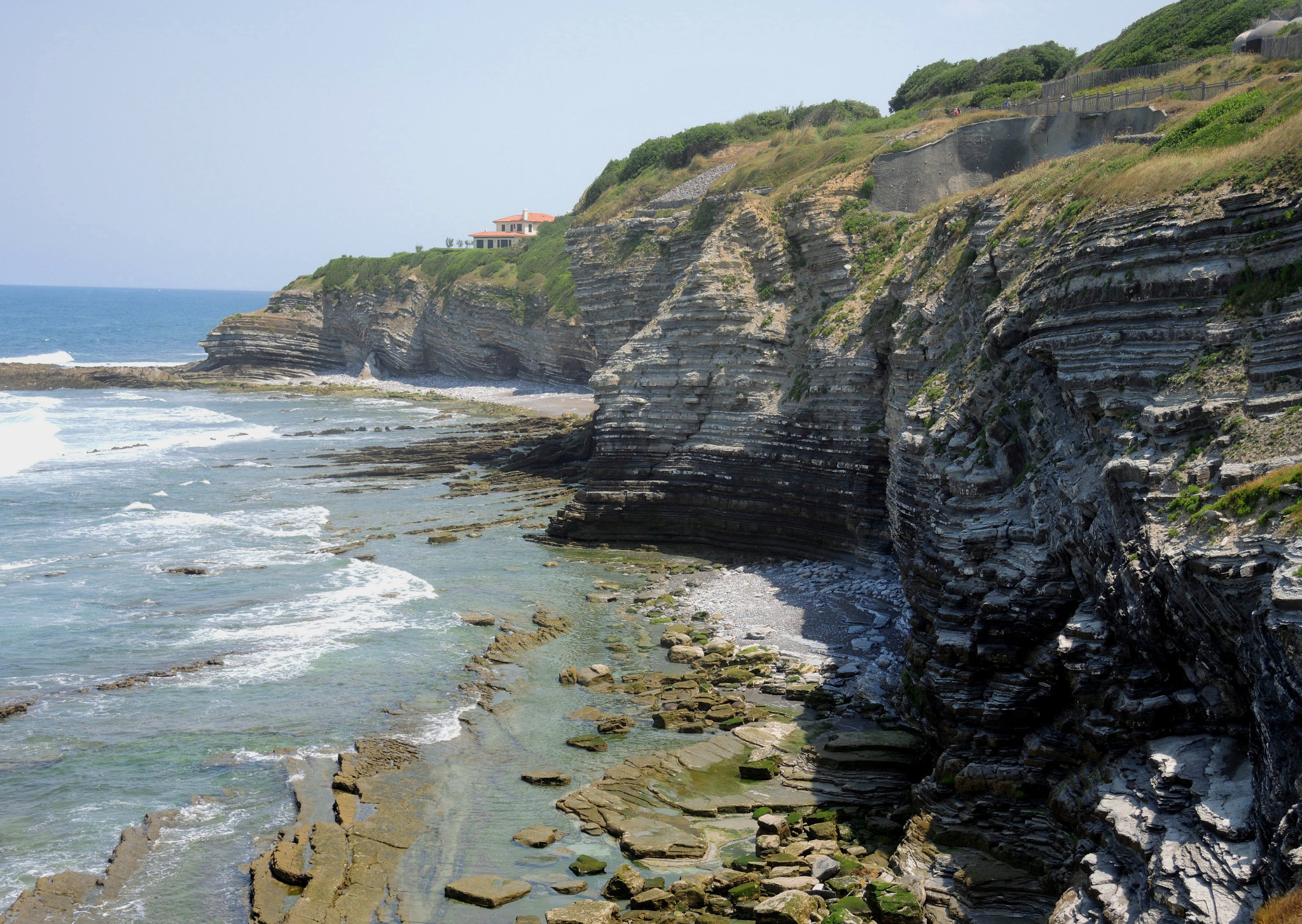 Saint-Jean-de-Luz, colline Sainte Barbe, les falaises (64)