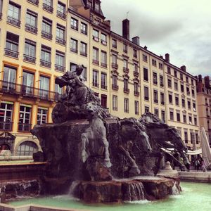 Fontaine__place_des_Terraux_2