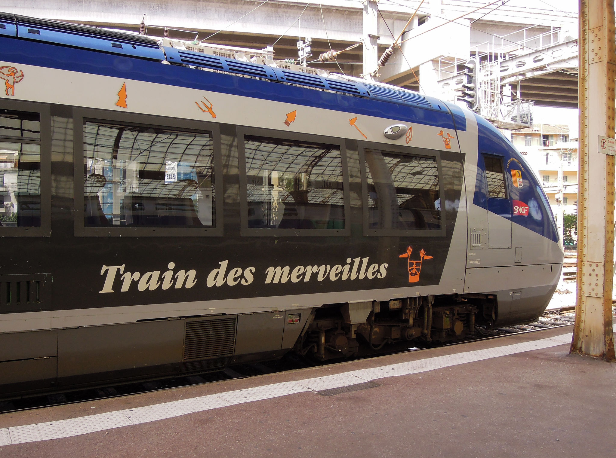 X 76500 'Train de Merveilles', gare de Nice