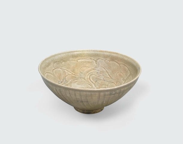 An olive green glazed bowl with carved and combed decoration, Trần dynasty, 13th-14th century