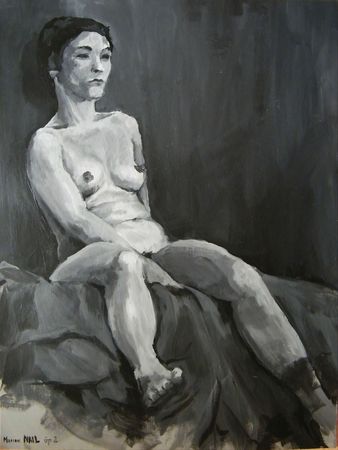 femme assise noir et blanc