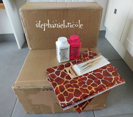 meuble en carton recouvert decopatch