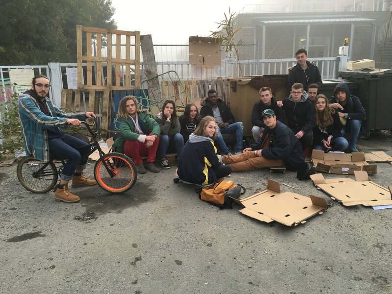 blocage lycée Littré Avranches 1er avril 2016 élèves Myriam El Khomri loi travail chemin des Mares