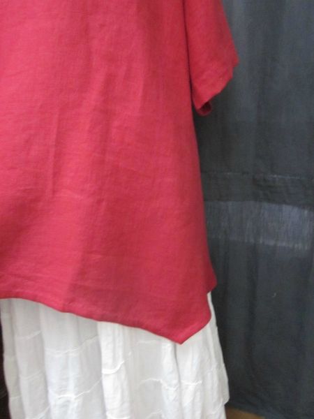 Robe CHIARA en lin rouge - manches trois quart - bas en pointe (1)