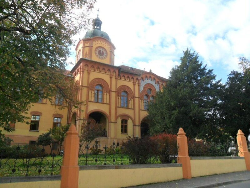 Lycée philologique de Sremski Karlovci, ouvert en 1791 (c'est donc le plus ancien établissement scolaire de Serbie)