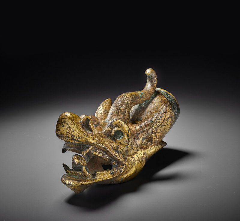 2022_NYR_20594_0730_003(a_magnificent_and_very_rare_large_gilt-bronze_dragon_head_chariot_term043812)