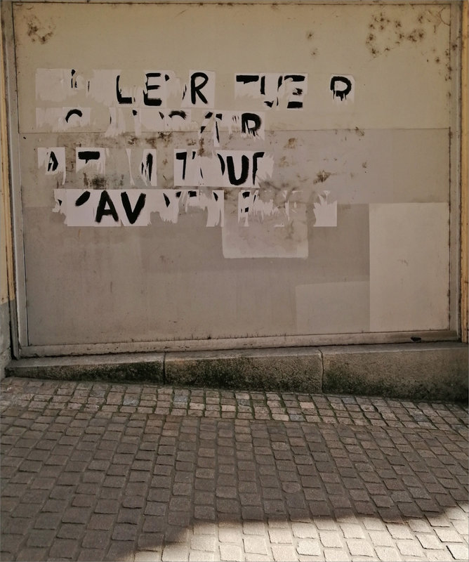 Graff collage incomplet mur140422