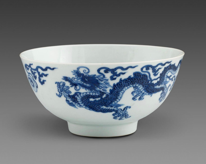 Blue and white bowl with dragons and clouds, Jingdezhen kilns, Qing dynasty, Kangxi reign (1662-1722)