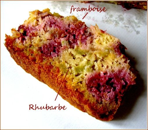 gros plan cake framboise rhubarbe