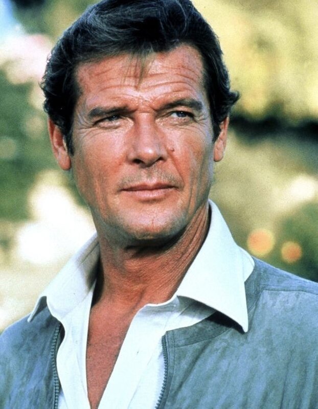 Roger-Moore-l-agent-007-a-tire-sa-reverence