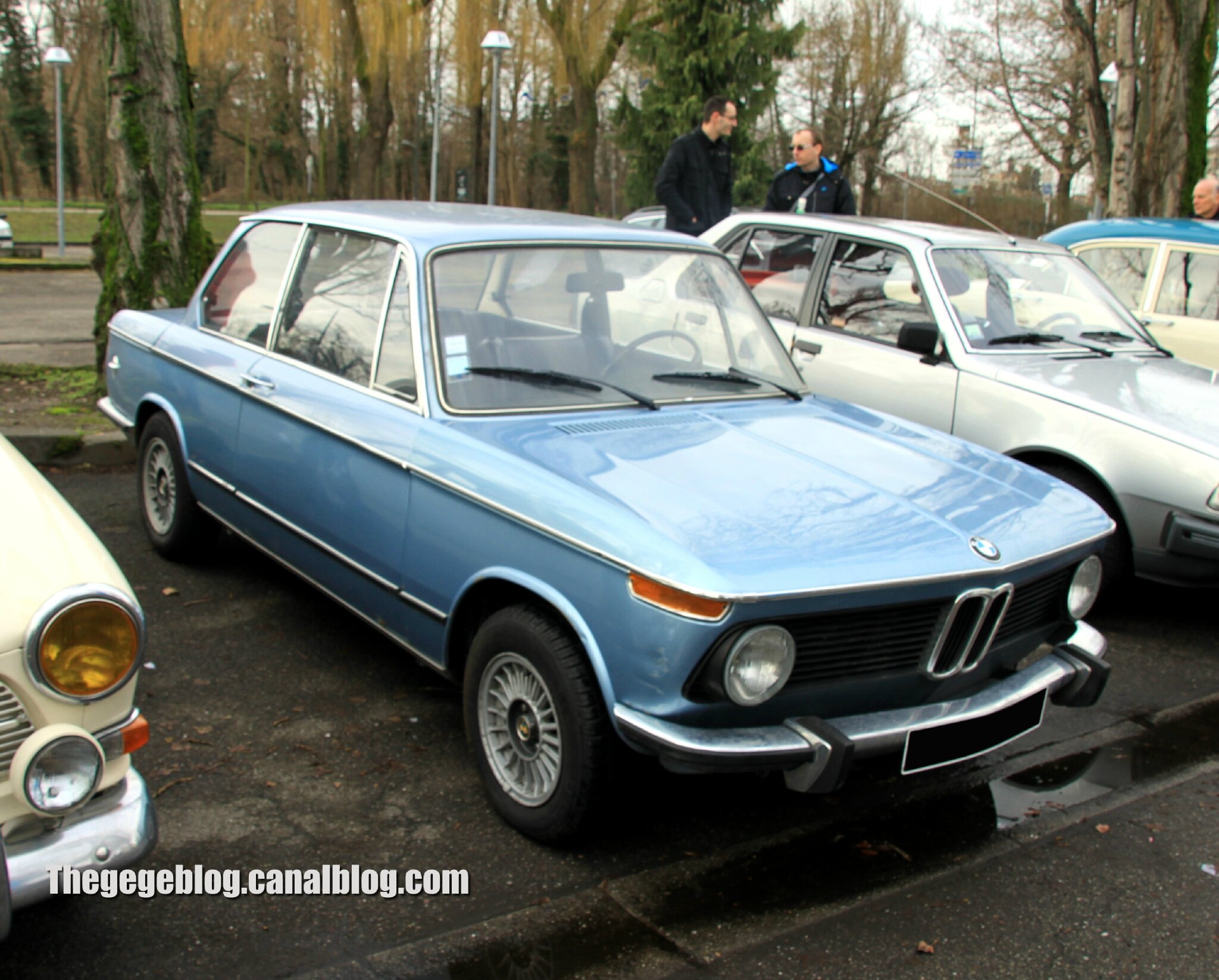 Bmw 2002 berline 2 portes (Retrorencard fevrier 2013) 01