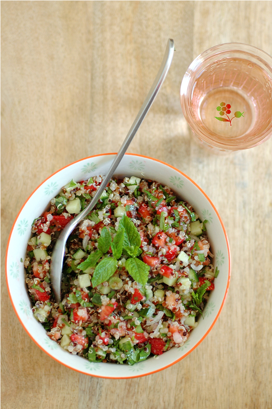 Salade quinoa, concombre, fraises & herbes