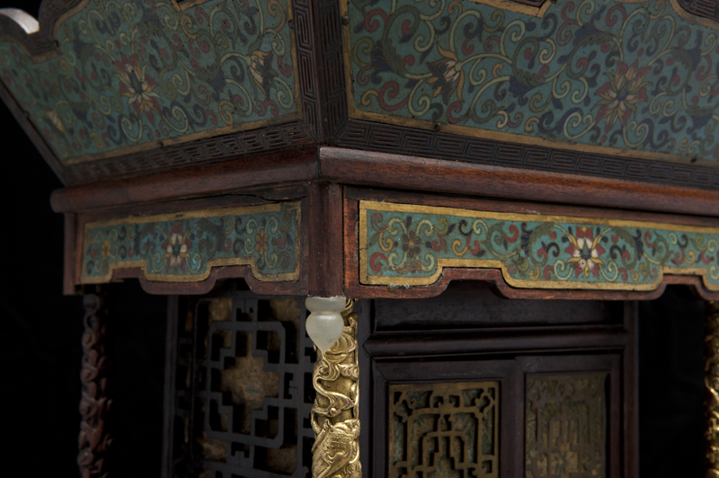 autel-en-bois-sculpte-et-emaux-cloisonnes-chine-dynastie-qing-1386584262979019