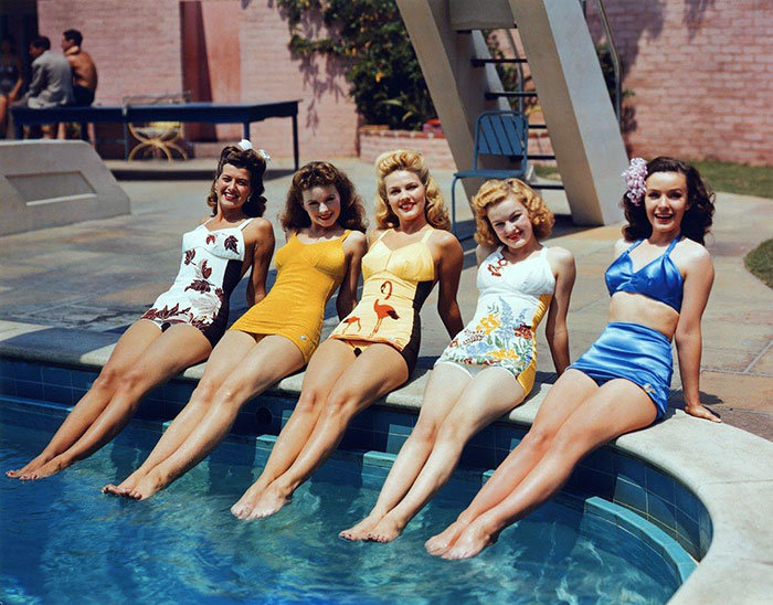 swimsuit-bicolore_1_piece-style-1943-swimsuit-bicolore_1_piece-MaryAnderson_ JuneHaver_GaleRobbins_JeanneCrain_Trudy Marshall-3