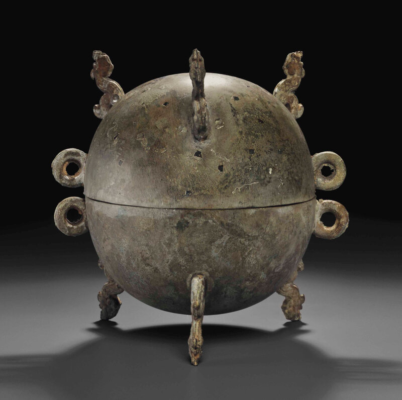 2014_NYR_02830_2022_000(a_bronze_tripod_ritual_food_vessel_and_cover_dui_late_warring_states_p)