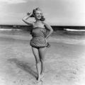 Eté 1949 Tobey Beach Echarpes - Marilyn par <b>André</b> De <b>Dienes</b>