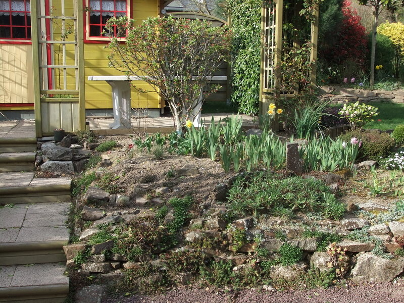Printemps-2014 03 le 20 b Rocaille+abri jardin