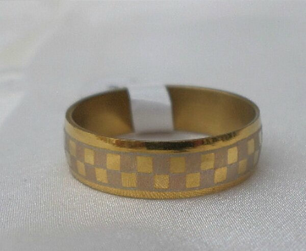 Bague Mixte Alliance Acier Inoxydable Couleur Doré Motif Tribal Damier