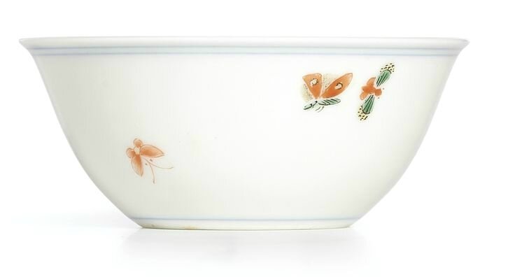 An exquisitely enamelled wucai boneless 'butterflies and asters' cup, Mark and period of Kangxi (1662-1722)