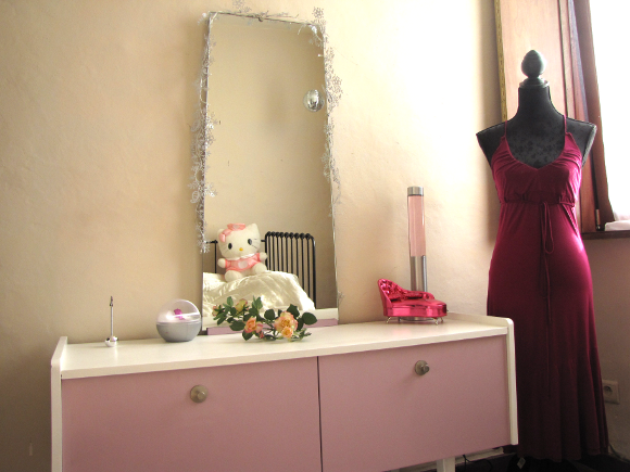 chambre_ado_coiffeuse_relooking_decoration_hello_kitty_2