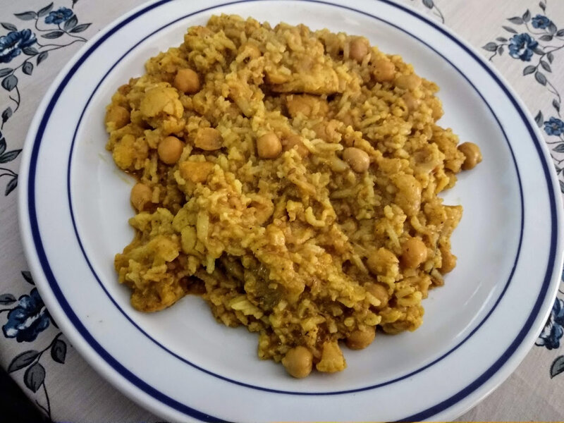 Riz et pois chiches au curry et lait de coco au poulet