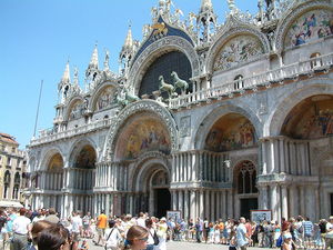 800px_Venice___Basilica_San_Marco