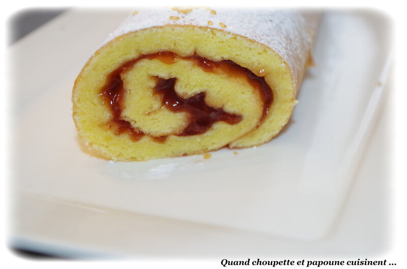roulé à la confiture de fraises-8428