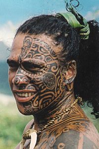 Tatouage-visage-polynesien