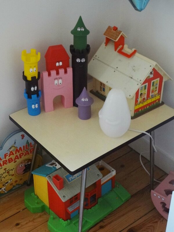 ecole fisher price - chateau Barbapap-table Formica