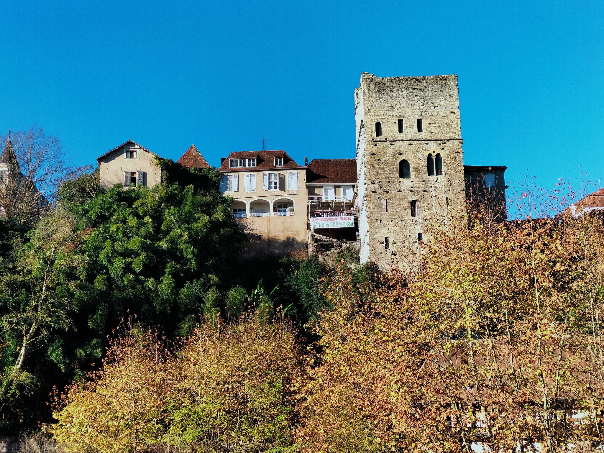Sauveterre-de-Béarn, tour Monréal et terrasse (64)