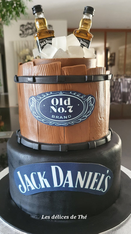 Cake design thème Jack daniels 14 08 22 (41)